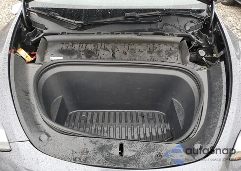 2021 Tesla Model Y z USA, uszkodzony, nr VIN 5YJYGDEE1MF302009